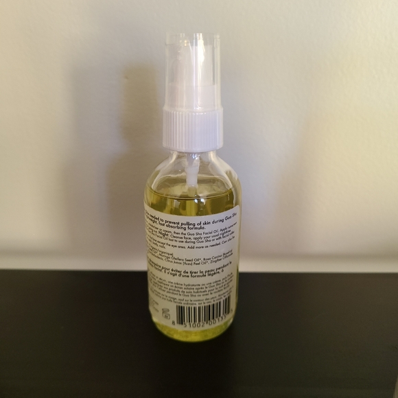 Gua Sha tool and oil - Picture 3 of 4